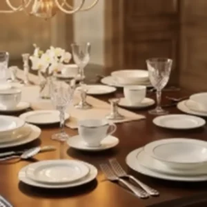 ظروف چینی در فروشگاه شیکاهوم